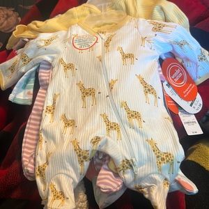 PREEMIES they're brand new never worn still got the tags offered available!